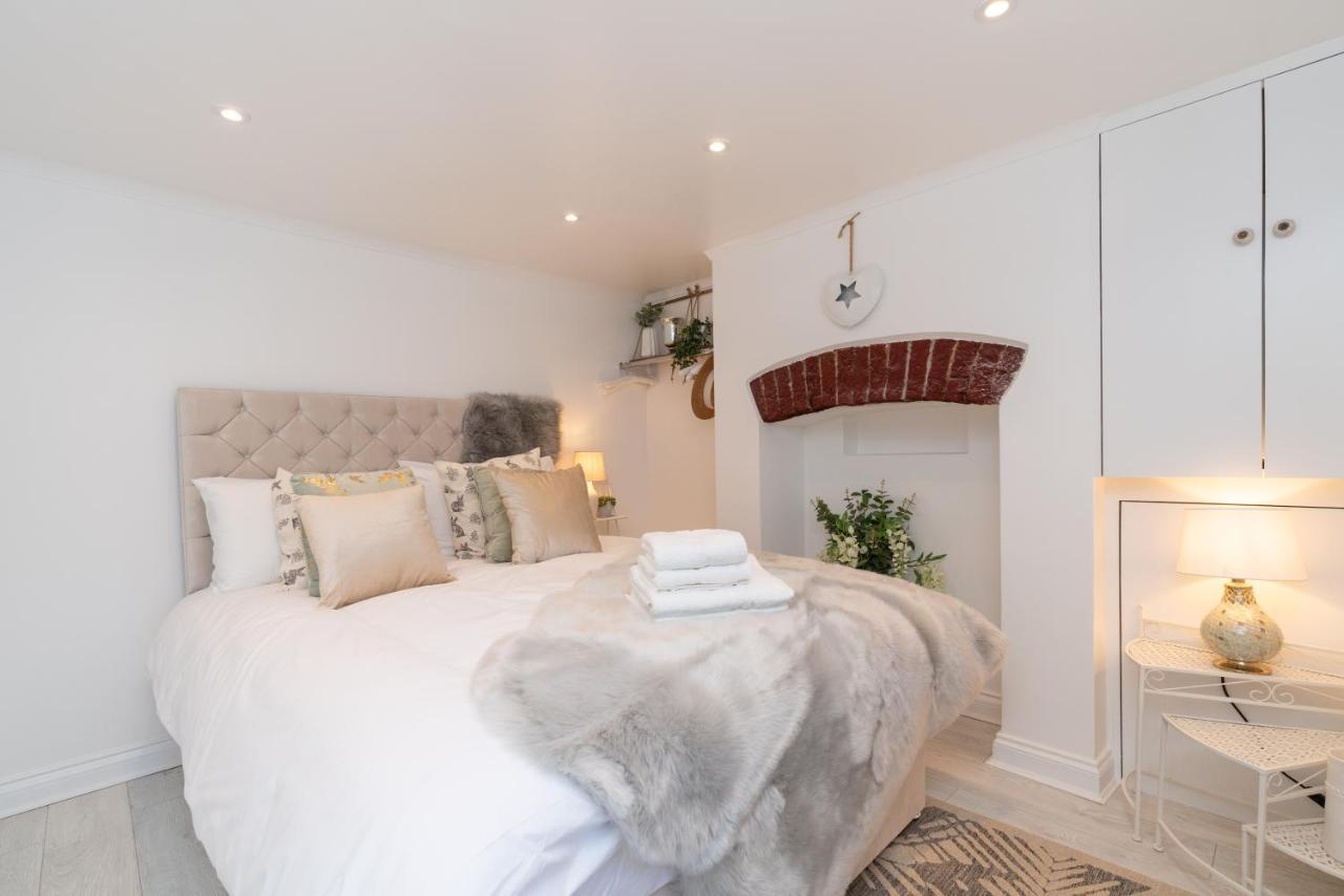 Central Apartment - With Patio And Sofa Bed! Cheltenham Luaran gambar