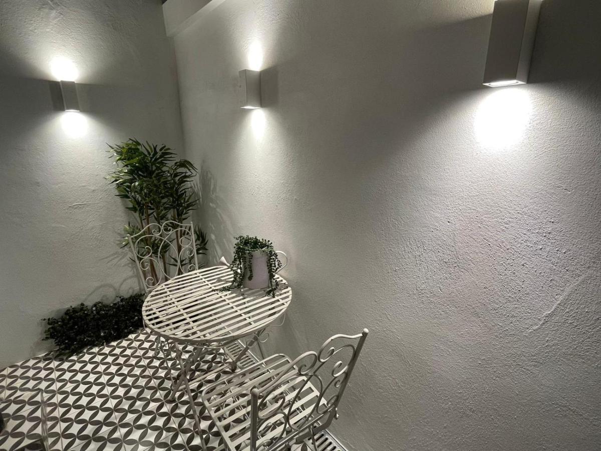 Central Apartment - With Patio And Sofa Bed! Cheltenham Luaran gambar