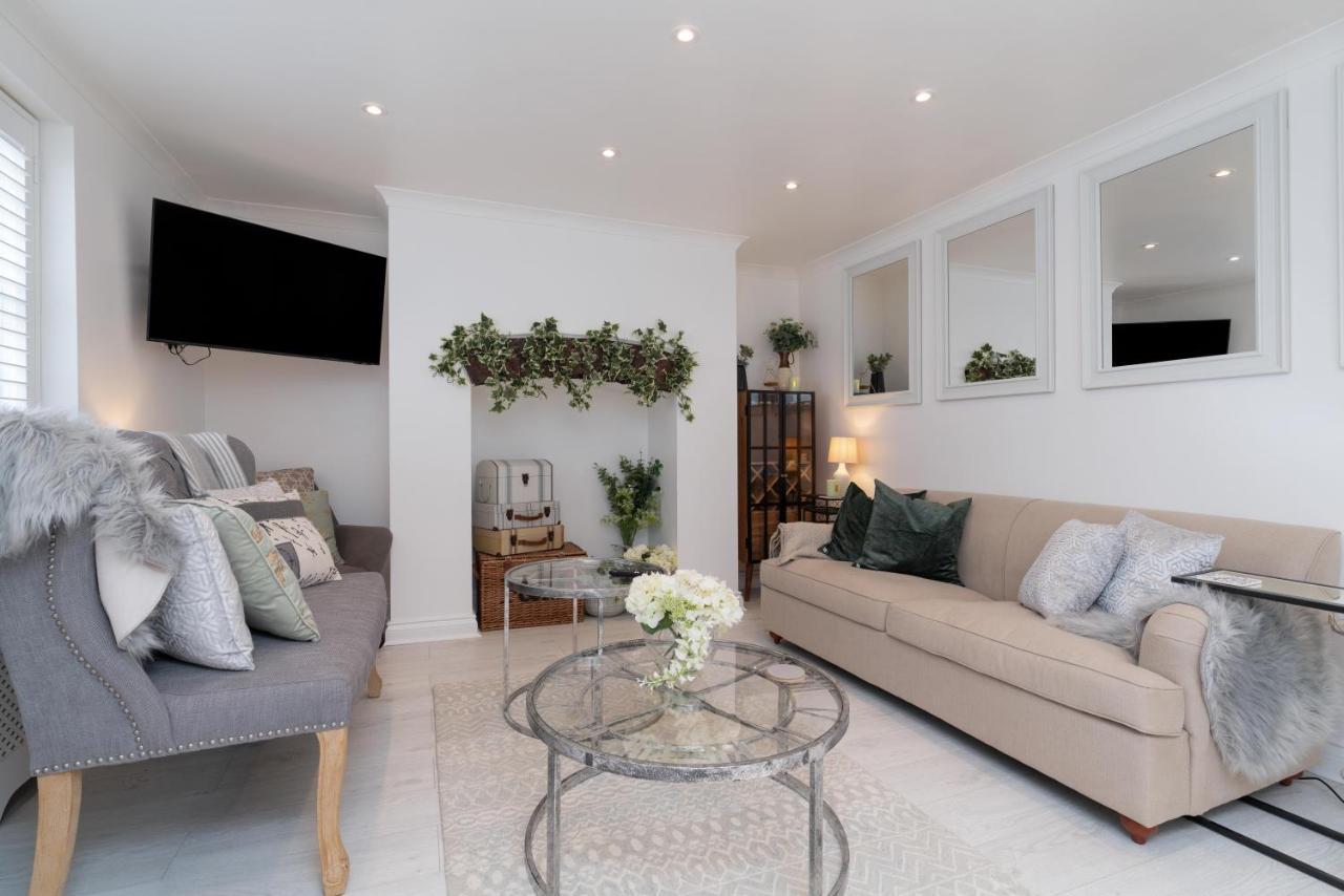 Central Apartment - With Patio And Sofa Bed! Cheltenham Luaran gambar