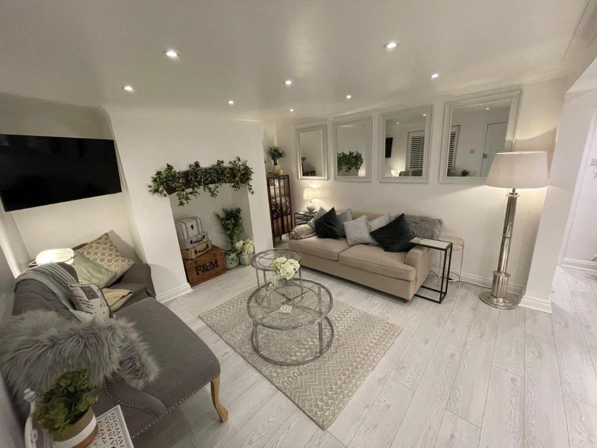 Central Apartment - With Patio And Sofa Bed! Cheltenham Luaran gambar